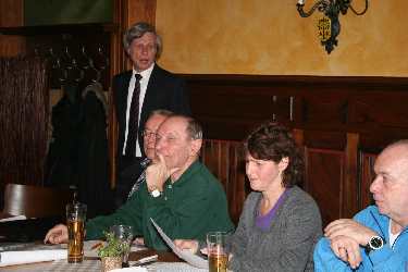 Sportkreisvorsitzender Neumann bei der Begr&uuml;&szlig;ung